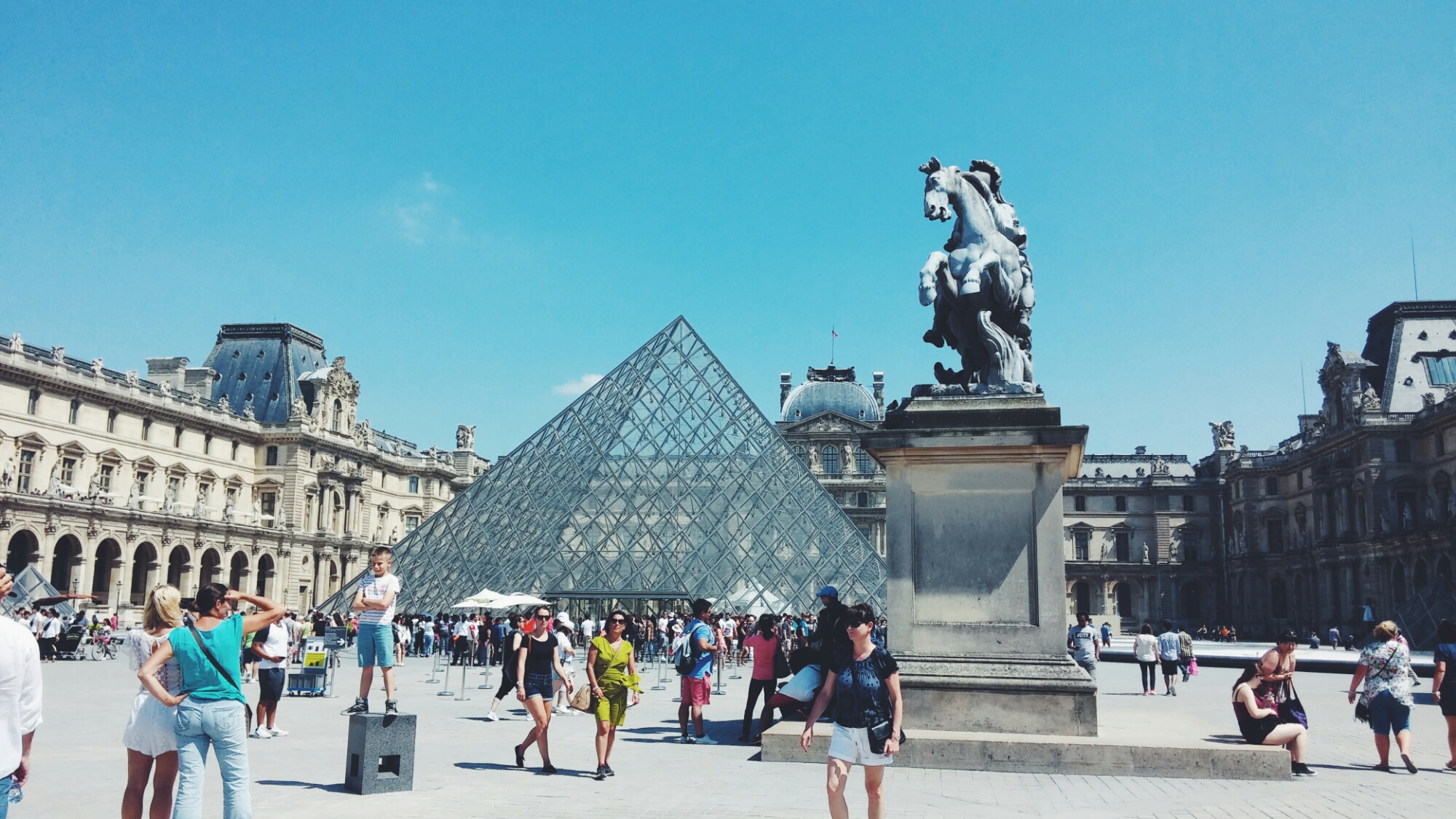 Parigi Piramide del Louvre